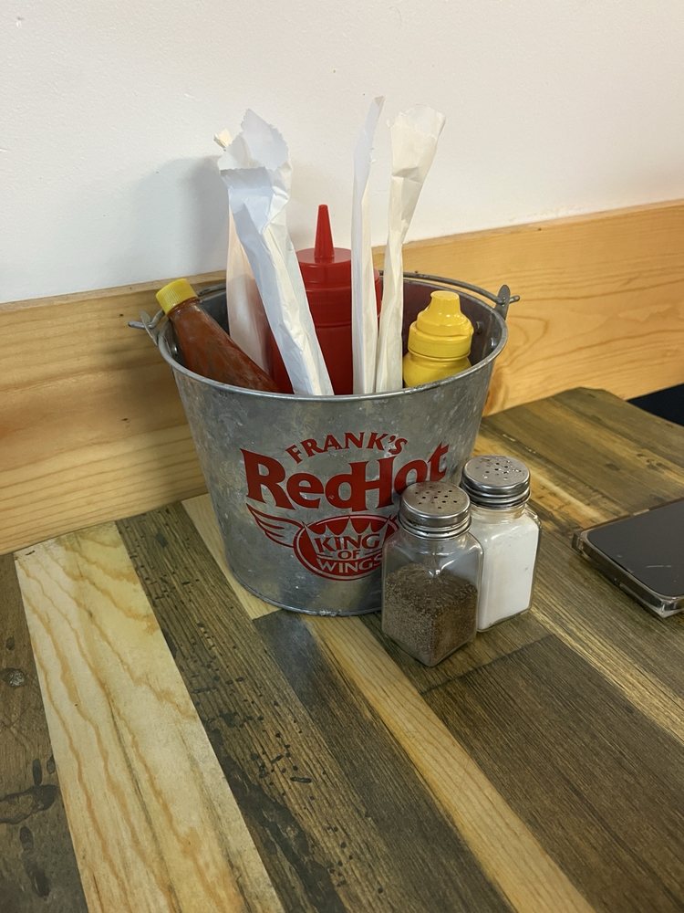 Hot House Grille Logo