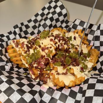 Between 2 Buns - American Near Me - Vancouver, British Columbia