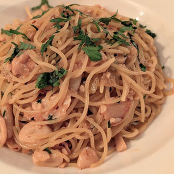 Al Dente - Aglio E Olio: Spagehtti with olive oil and crushed chili. Very garlicky - Italian Near Me - Hong Kong, HK