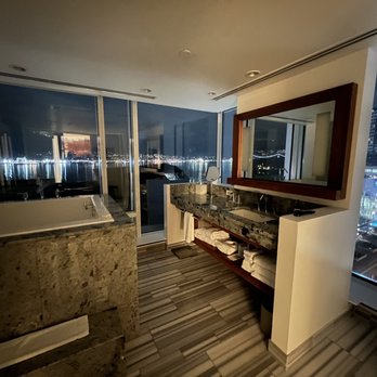 Fairmont Pacific Rim - Incredible bathroom - Hotels Near Me - Vancouver, British Columbia Fairmont Pacific Rim - Incredible bathroom - Hotels Near Me - Vancouver, British Columbia