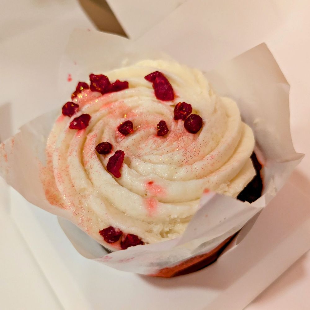 Sucre - Beautiful Red Velvet cupcake, and very delicious - Macarons Near Me - New Orleans, Louisiana Sucre - Beautiful Red Velvet cupcake, and very delicious - Macarons Near Me - New Orleans, Louisiana