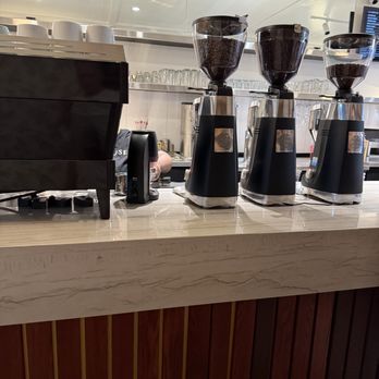 Mudhouse Coffee Alexandria - Coffee Roasteries Near Me - Alexandria, Virginia