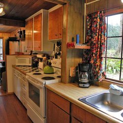 Harmony Lodge Cabin Rentals - Cook in fully equipped kitchen at River View Cabin
