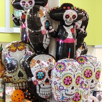 Vons - day of the dead decorations - Grocery Near Me - Los Angeles, California