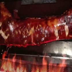 Sulzbacher Schlösslebräu - Spanferkelgrillen auf Buchenholzkohle
