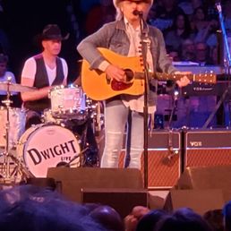 Dwight Yoakam