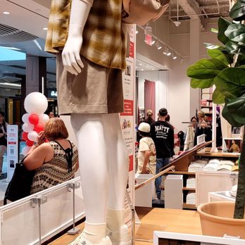 Uniqlo - Men's Clothing Near Me - Canoga Park, California Uniqlo - Men's Clothing Near Me - Canoga Park, California