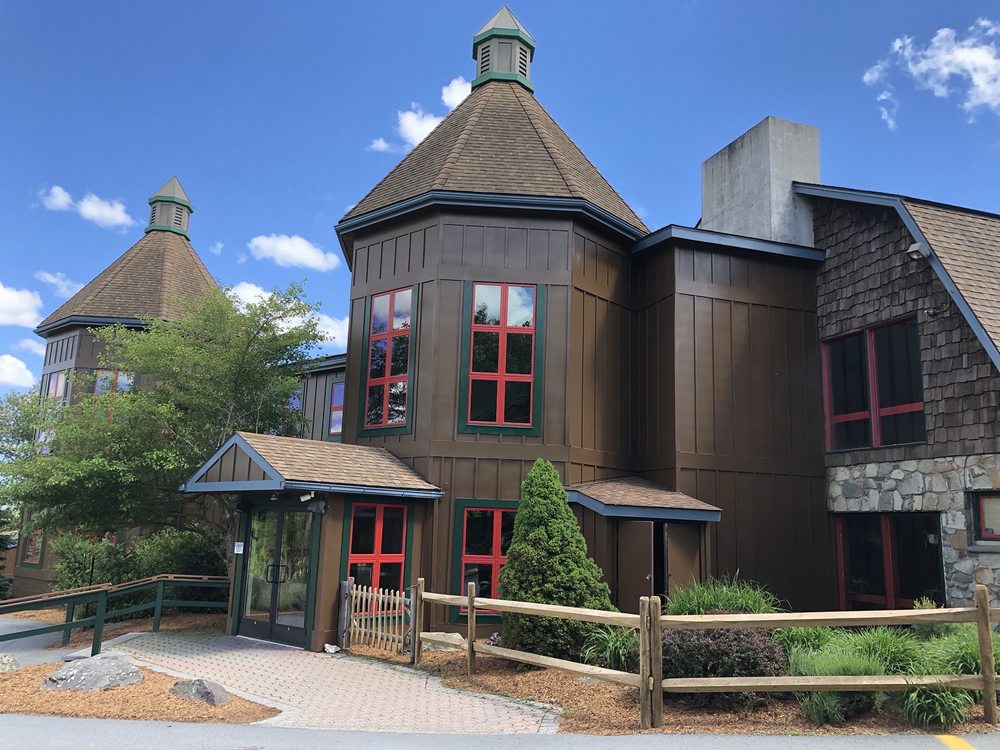 HEMLOCK FARMS COMMUNITY ASSOCIATION Updated June 2024 21 Photos