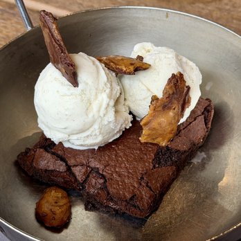 Lock 15 Brewing Co. - Swinehart Stout Brownie & Vanilla Ice Cream W/ Chocolate Bark  @ColumbusFoodDude - Brewpubs Near Me - Akron, Ohio