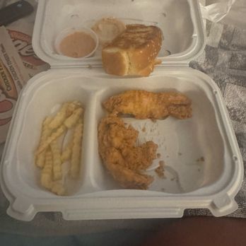 Raising Cane's Chicken Fingers - Chicken tenders combo - Fast Food Near Me - Glen Allen, Virginia Raising Cane's Chicken Fingers - Chicken tenders combo - Fast Food Near Me - Glen Allen, Virginia