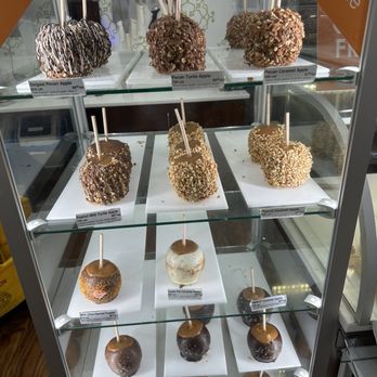Kilwins Ice Cream - Chocolate - Fudge - Chocolate and caramel apples - Ice Cream & Frozen Yogurt Near Me - Waynesville, North Carolina