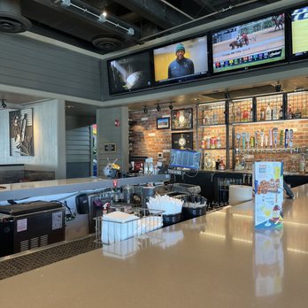Chili's - Bar area, Kevin is a great bartender - American Near Me - Barstow, California