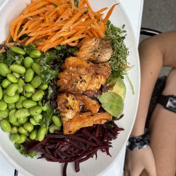 Friedman's - Sesame Salmon Salad - Breakfast & Brunch Near Me - New York, New York