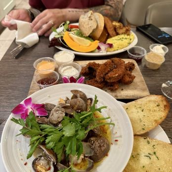 Island Vintage Wine Bar - Happy hour - Wine Bars Near Me - Honolulu, Hawaii Island Vintage Wine Bar - Happy hour - Wine Bars Near Me - Honolulu, Hawaii