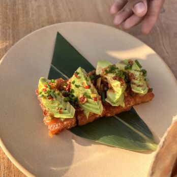 Belles Beach House - Crispy avocado - Tiki Bars Near Me - Venice, California