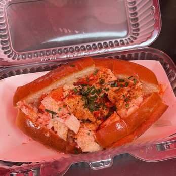 Pike Place Chowder - Connecticut-Style Lobster Roll - Seafood Near Me - Seattle, Washington Pike Place Chowder - Connecticut-Style Lobster Roll - Seafood Near Me - Seattle, Washington