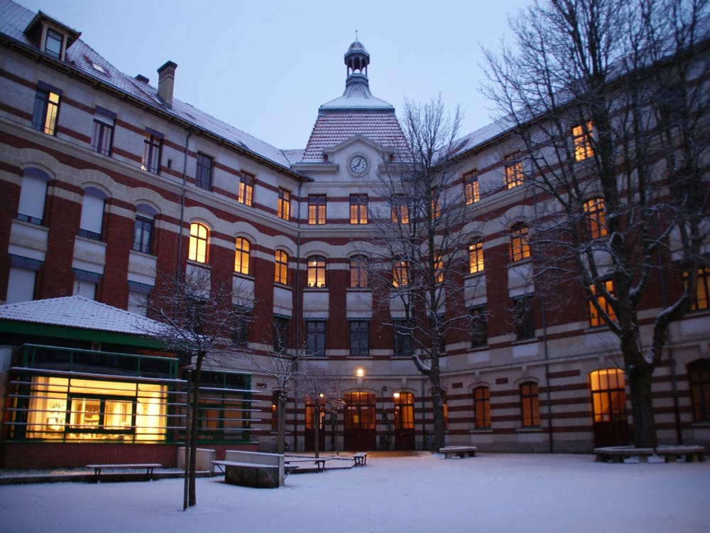 LYCÉE ET COLLÈGE GUIST’HAU 3 Rue Marie Anne du Boccage, Nantes, France Adult Education LYCÉE ET COLLÈGE GUIST’HAU 3 Rue Marie Anne du Boccage, Nantes, France Adult Education