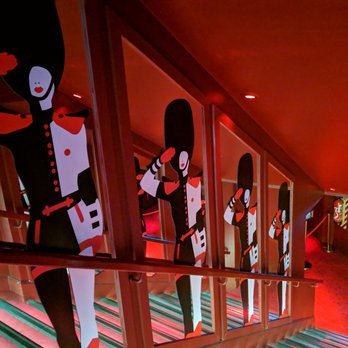 Le Crazy Horse - stairway leading down to show - Cabaret Near Me - Paris, 75
