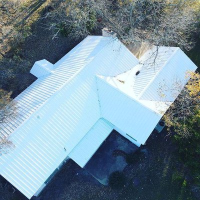 Lone Star Roofs and Construction Logo