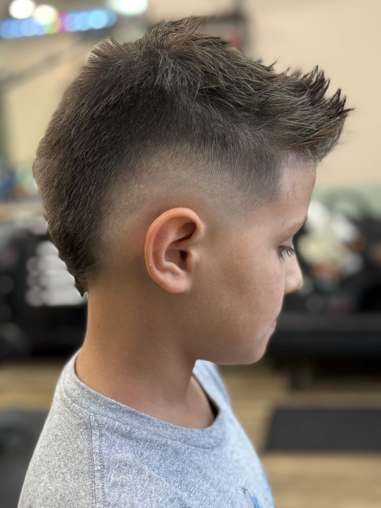 Master cuts barber shop Logo