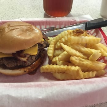 Little Bit's Grill - Bacon cheeseburger & fries - Burgers Near Me - Oak Island, North Carolina