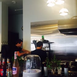 Mashiro - Open kitchen: staff working