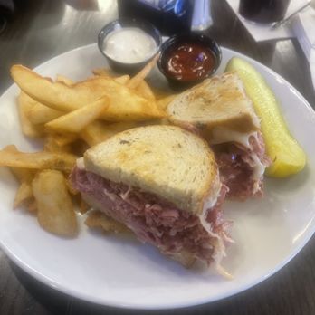 Flannery's Pub - AWESOME Rueben & fries - Sports Bars Near Me - Cleveland, Ohio Flannery's Pub - AWESOME Rueben & fries - Sports Bars Near Me - Cleveland, Ohio