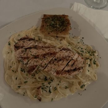 W Restaurant & Lounge - Fettuccine Alfredo with chicken - American Near Me - Du Quoin, Illinois W Restaurant & Lounge - Fettuccine Alfredo with chicken - American Near Me - Du Quoin, Illinois