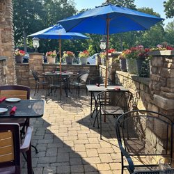 Vintage Bar and Grill - Outdoor seating