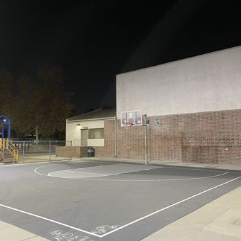 Chevy Chase Recreation Center - Basketball 1/2 court - Recreation Centers Near Me - Los Angeles, California Chevy Chase Recreation Center - Basketball 1/2 court - Recreation Centers Near Me - Los Angeles, California