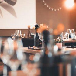 Gourmetfabrik - Eingedeckte Tische im Restaurant Gourmetfabrik Schwerin