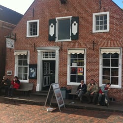Eis-Café am Hafen