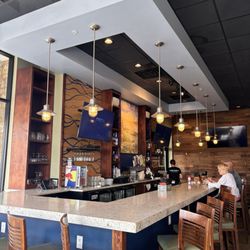 2 Creeks Bar & Grill