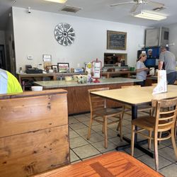 Cousin Willie's Smokehouse - Walk up counter for to go orders, with a pass through from the kitchen.