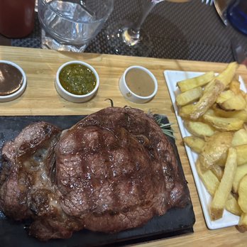 The Venue Steakhouse - Steak frites & potatoes - Steakhouses Near Me - Barcelona, B The Venue Steakhouse - Steak frites & potatoes - Steakhouses Near Me - Barcelona, B