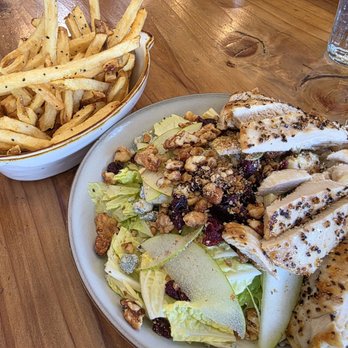 Juan Jasper kitchen & Wine - Fries, pear and blue cheese salad with chicken - Cafes Near Me - San Diego, California Juan Jasper kitchen & Wine - Fries, pear and blue cheese salad with chicken - Cafes Near Me - San Diego, California