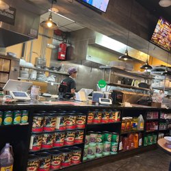 Mama Romano's - Landstar - Excellent staff