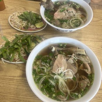 Pho 559 - Large combination pho. It even has the bone in it. Warning. This thing is HUGE. Definitely for taking home - Bubble Tea Near Me - Fresno, California Pho 559 - Large combination pho. It even has the bone in it. Warning. This thing is HUGE. Definitely for taking home - Bubble Tea Near Me - Fresno, California