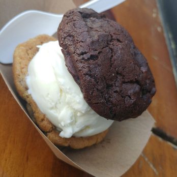 Bendy's Cookies & Cream - Deliciousss - Food Trucks Near Me - Vestavia, Alabama