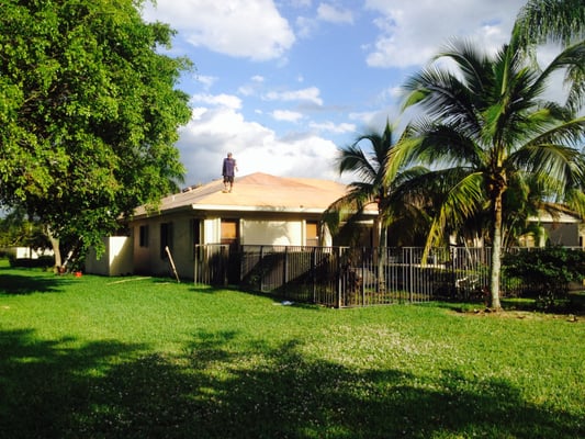 Thompsons Roofing Logo