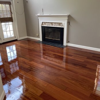D Flooring and Painting - a living room with hardwood floors - Flooring Near Me - Grayslake, Illinois D Flooring and Painting - a living room with hardwood floors - Flooring Near Me - Grayslake, Illinois