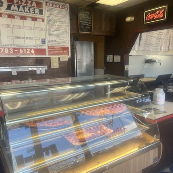Pizza Makers - Pizza Near Me - Springfield, Massachusetts Pizza Makers - Pizza Near Me - Springfield, Massachusetts