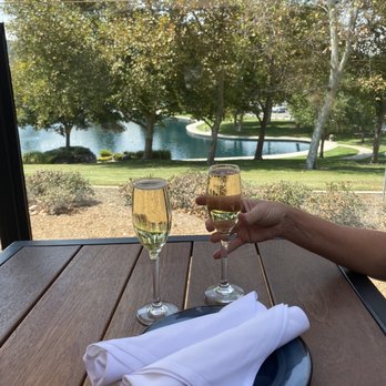 Oscar's Brewing Company - Patio dining at Oscar's Brewing Company! - American Near Me - Temecula, California