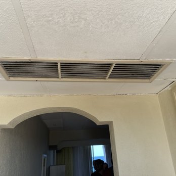 El Cozumeleño Beach Resort - Outdated dirty broken AC units - Hotels Near Me - Coxumel, ROO El Cozumeleño Beach Resort - Outdated dirty broken AC units - Hotels Near Me - Coxumel, ROO