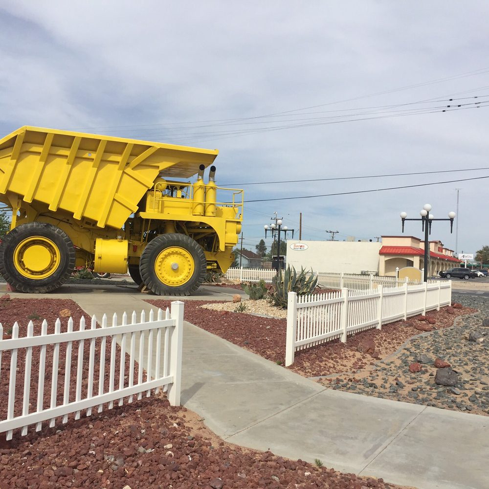Boron Motel - Big Toy in Boron - Hotels Near Me - Boron, California