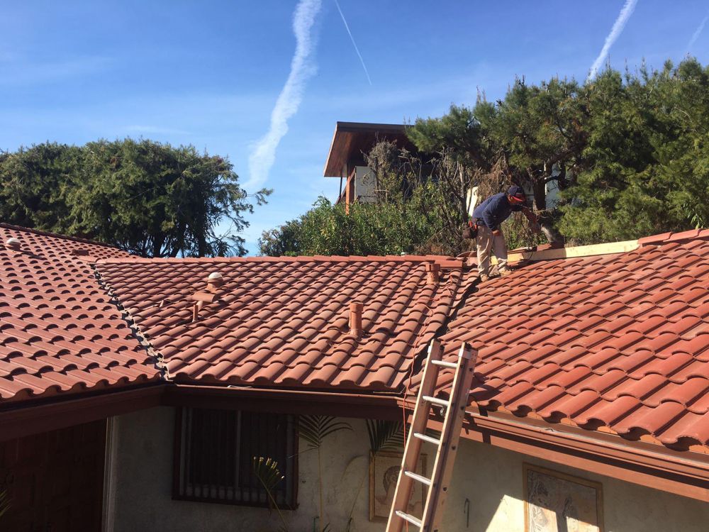 Slide of L.A. Roofing