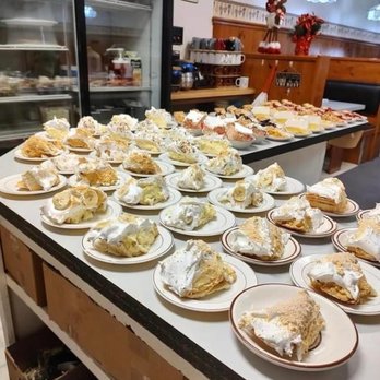 Mama Roses - Sunday Buffet Pie Selection - American Near Me - Deshler, Ohio