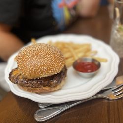 Succotash Prime - Pimento Cheese Burger (10.2.26)