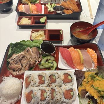 Niko Niko - 3-Item Bento (Chicken Teriyaki, Spicy Tuna Roll, Mixed Sushi) - Japanese Near Me - Cerritos, California