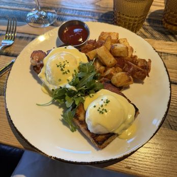 Canvas - Canvas Benedict - New American Near Me - Orlando, Florida Canvas - Canvas Benedict - New American Near Me - Orlando, Florida